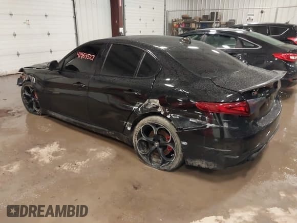 ✅ 2018 Alfa Romeo Giulia Ti Sport • VIN: ZARFAEEN8J7597597 • Лот: 41463527. Опубликован ранее на IAAI с пробегом 47 051 миль. Бесплатный доступ к архиву аукционных продаж из США и подробный отчёт об истории автомобиля на DreamBid. Изображение 3.