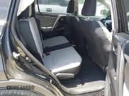 ✅ 2018 Toyota RAV4 XLE • VIN: 2T3WFREVXJW491725 • Lot: 42216365. Wystawiony na IAAI z przebiegiem 76 365 mil. Bezpłatny archiwum sprzedaży aukcyjnych z USA i szczegółowy raport historii pojazdu na DreamBid. Zdjęcie 8.