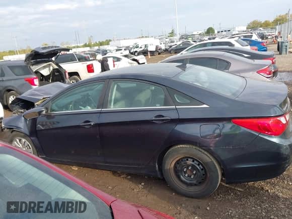 2013 Hyundai Sonata GLS с VIN 5NPEB4AC4DH553758, выставлен на аукционе IAAI как лот 43450848 с пробегом Не указан миль и . История ставок и продаж доступна на DreamBid. Изображение 15.