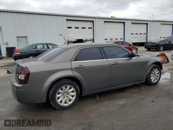 ✅ 2008 Chrysler 300 LX • VIN: 2C3KA43R78H313260 • Lot: 90516035. Listed on Copart with 141,433 mi. Free auction sales archive from the USA and detailed vehicle history report at DreamBid. Image 3.