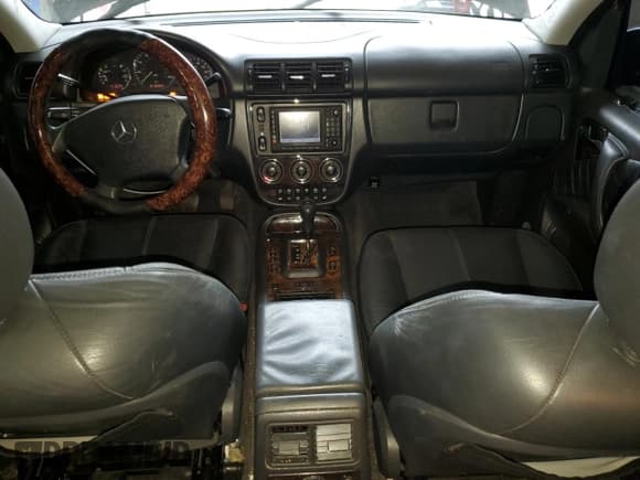 ✅ 2005 Mercedes-Benz M 500 • VIN: 4JGAB75E55A548553 • Lot: 55667495. Listed on Copart with 146,197 mi. Free auction sales archive from the USA and detailed vehicle history report at DreamBid. Image 8.