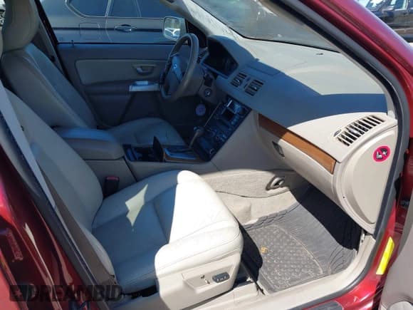 ✅ 2006 Volvo XC90 2.5L Turbo • VIN: YV4CZ592361243774 • Lot: 42915918. Wystawiony na IAAI z przebiegiem 157 969 mil. Bezpłatny archiwum sprzedaży aukcyjnych z USA i szczegółowy raport historii pojazdu na DreamBid. Zdjęcie 5.