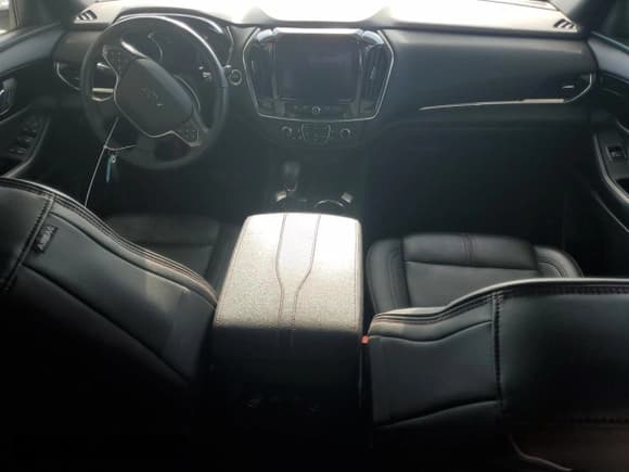 ✅ 2022 Chevrolet Traverse RS • VIN: 1GNERJKW0NJ101955 • Lot: 52910195. Wystawiony na Copart z przebiegiem 18 522 mil. Bezpłatny archiwum sprzedaży aukcyjnych z USA i szczegółowy raport historii pojazdu na DreamBid. Zdjęcie 8.