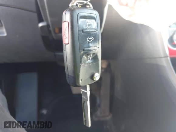 ✅ 2013 Volkswagen Passat S • VIN: 1VWAH7A3XDC055975 • Lot: 43501927. Wystawiony na IAAI z przebiegiem 163 421 mil. Bezpłatny archiwum sprzedaży aukcyjnych z USA i szczegółowy raport historii pojazdu na DreamBid. Zdjęcie 11.