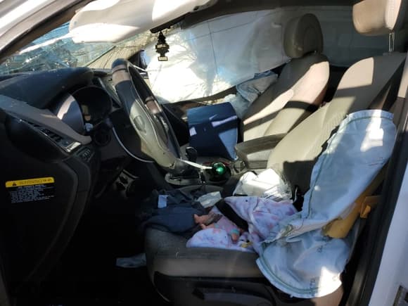 ✅ 2017 Hyundai Santa Fe 2.4L • VIN: 5NMZT3LB5HH029521 • Lot: 90811675. Listed on Copart with 115,703 mi. Free auction sales archive from the USA and detailed vehicle history report at DreamBid. Image 7.