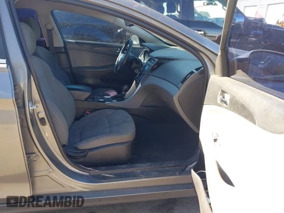 ✅ 2013 Hyundai Sonata GLS • VIN: 5NPEB4AC4DH769996 • Lot: 43187957. Wystawiony na IAAI z przebiegiem 143 968 mil. Bezpłatny archiwum sprzedaży aukcyjnych z USA i szczegółowy raport historii pojazdu na DreamBid. Zdjęcie 5.