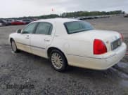 ✅ 2005 Lincoln Town Car Signature • VIN: 1LNHM81W05Y643994 • Lot: 43420301. Wystawiony na IAAI z przebiegiem 148 318 mil. Bezpłatny archiwum sprzedaży aukcyjnych z USA i szczegółowy raport historii pojazdu na DreamBid. Zdjęcie 3.