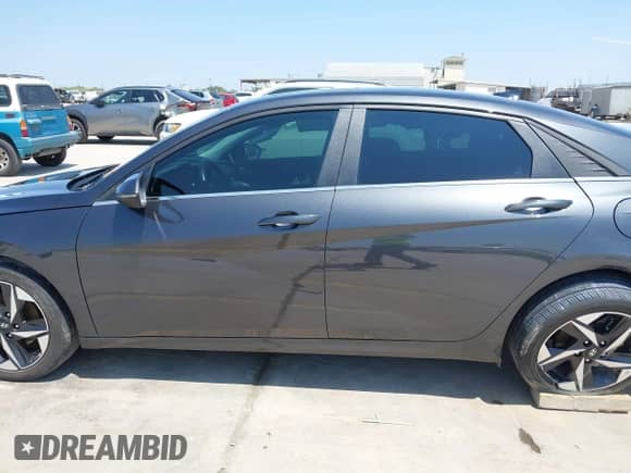 2022 Hyundai Elantra SEL z VIN 5NPLN4AG7NH054908, wystawiony jako IAAI lot #43172337 z przebiegiem 34 436 mil mil oraz . Historia ofert i sprzedaży dostępna na DreamBid. Obrazek 14.