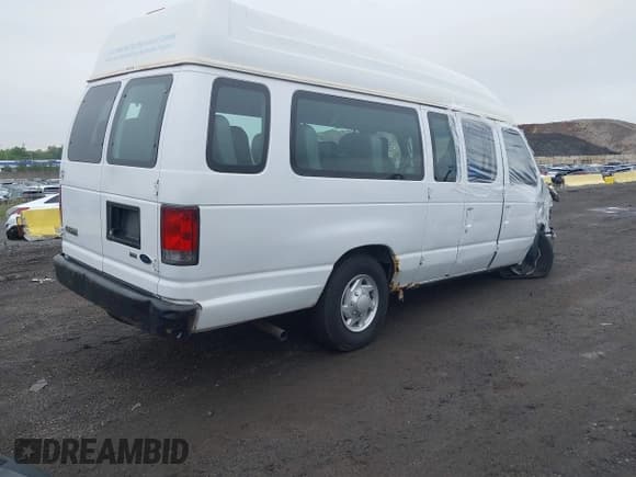 ✅ 2012 Ford Econoline Cargo Commercial • VIN: 1FTNS2EWXCDA42892 • Lot: 42219642. Wystawiony na IAAI z przebiegiem 199 728 mil. Bezpłatny archiwum sprzedaży aukcyjnych z USA i szczegółowy raport historii pojazdu na DreamBid. Zdjęcie 4.