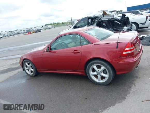 ✅ 2003 Mercedes-Benz SLK 320 • VIN: WDBKK65F43F278662 • Лот: 42804813. Опубликован ранее на IAAI с пробегом 109 013 миль. Бесплатный доступ к архиву аукционных продаж из США и подробный отчёт об истории автомобиля на DreamBid. Изображение 14.