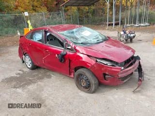 ✅ 2013 Ford Fiesta SE • VIN: 3FADP4BJ1DM203756 • Lot: 43583981. Wystawiony na IAAI z przebiegiem 228 539 mil. Bezpłatny archiwum sprzedaży aukcyjnych z USA i szczegółowy raport historii pojazdu na DreamBid. Zdjęcie 1.