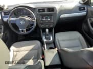 ✅ 2014 Volkswagen Jetta Hybrid SEL Premium • VIN: 3VW637AJ5EM210886 • Lot: 77267544. Wystawiony na Copart z przebiegiem 144 843 mil. Bezpłatny archiwum sprzedaży aukcyjnych z USA i szczegółowy raport historii pojazdu na DreamBid. Zdjęcie 8.