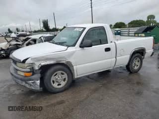 2000 Chevrolet Silverado 1500 with VIN 1GCEC14V1YZ368395, listed as a Copart auction lot 86274555 with 113,827 mi miles and Salvage title. Bid and sale history available at DreamBid. Image 1.