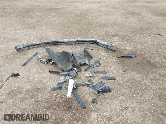 ✅ 2020 Chevrolet Silverado 1500 RST • VIN: 3GCUYEET6LG379371 • Lot: 42913404. Wystawiony na IAAI z przebiegiem Nie podano. Bezpłatny archiwum sprzedaży aukcyjnych z USA i szczegółowy raport historii pojazdu na DreamBid. Zdjęcie 11.