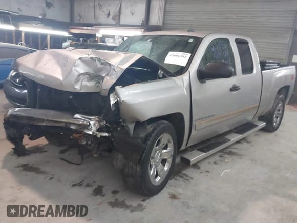 ✅ 2007 Chevrolet Silverado 1500 Work Truck • VIN: 2GCEC19C771603879 • Lot: 42086392. Wystawiony na IAAI z przebiegiem 307 745 mil. Bezpłatny archiwum sprzedaży aukcyjnych z USA i szczegółowy raport historii pojazdu na DreamBid. Zdjęcie 17.