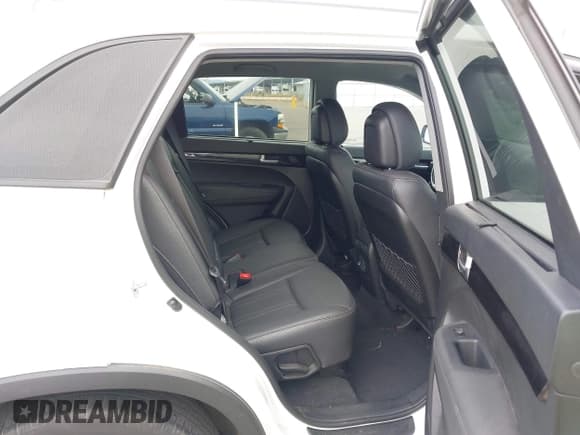 ✅ 2015 Kia Sorento EX • VIN: 5XYKUDA72FG640648 • Lot: 43340888. Listed on IAAI with 61,232 mi. Free auction sales archive from the USA and detailed vehicle history report at DreamBid. Image 8.
