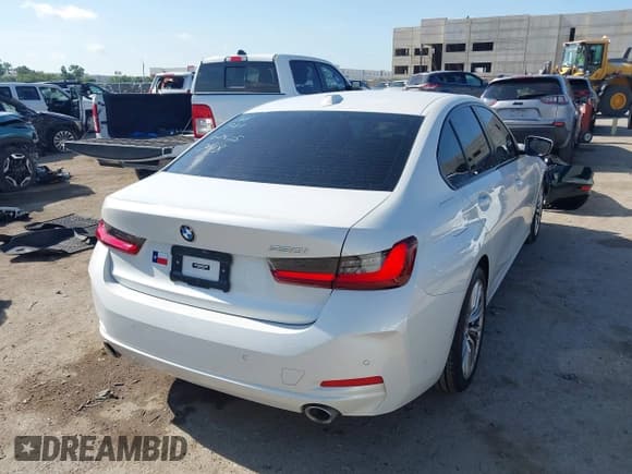 ✅ 2023 BMW 3 Series 330i • VIN: 3MW69FF08P8D23638 • Lot: 42609283. Wystawiony na IAAI z przebiegiem 30 020 mil. Bezpłatny archiwum sprzedaży aukcyjnych z USA i szczegółowy raport historii pojazdu na DreamBid. Zdjęcie 4.