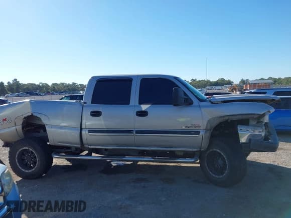 ✅ 2006 Chevrolet Silverado 2500HD LT1 • VIN: 1GCHK23236F107510 • Лот: 43625991. Опубликован ранее на IAAI с пробегом 420 541 миль. Бесплатный доступ к архиву аукционных продаж из США и подробный отчёт об истории автомобиля на DreamBid. Изображение 13.