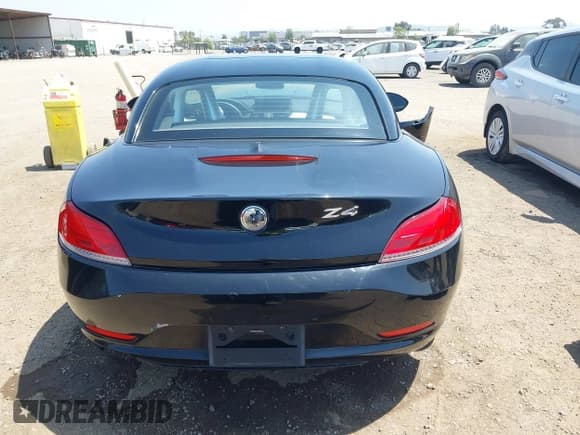 ✅ 2011 BMW Z4 sDrive30i • VIN: WBALM5C50BE378084 • Lot: 42595424. Listed on IAAI with Not provided. Free auction sales archive from the USA and detailed vehicle history report at DreamBid. Image 17.