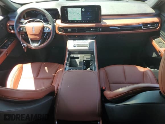 ✅ 2025 Lincoln Aviator Reserve • VIN: 5LM5J7XC3SGL00436 • Лот: 70525965. Опубликован ранее на Copart с пробегом 1 814 миль. Бесплатный доступ к архиву аукционных продаж из США и подробный отчёт об истории автомобиля на DreamBid. Изображение 8.