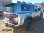 ✅ 2025 Lexus GX 550 Premium+ • VIN: JTJTBCDX0S5060511 • Lot: 43555239. Wystawiony na IAAI z przebiegiem 2 464 mil. Bezpłatny archiwum sprzedaży aukcyjnych z USA i szczegółowy raport historii pojazdu na DreamBid. Zdjęcie 4.