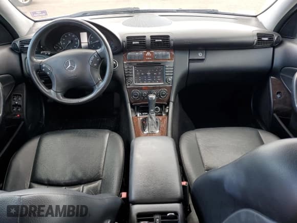 ✅ 2005 Mercedes-Benz C 240 • VIN: WDBRF81J45F557704 • Lot: 69125245. Wystawiony na Copart z przebiegiem 144 986 mil. Bezpłatny archiwum sprzedaży aukcyjnych z USA i szczegółowy raport historii pojazdu na DreamBid. Zdjęcie 8.