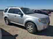 2011 Mercury Mariner z VIN 4M2CN8B77BKJ05126, wystawiony jako Copart lot #48365395 z przebiegiem 179 768 mil mil oraz Szkoda całkowita • Salvage title. Historia ofert i sprzedaży dostępna na DreamBid. Obrazek 4.