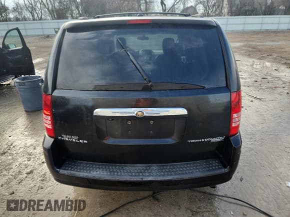 ✅ 2010 Chrysler Town & Country Touring • VIN: 2A4RR5D11AR104902 • Lot: 91252665. Listed on Copart with 181,368 mi. Free auction sales archive from the USA and detailed vehicle history report at DreamBid. Image 6.