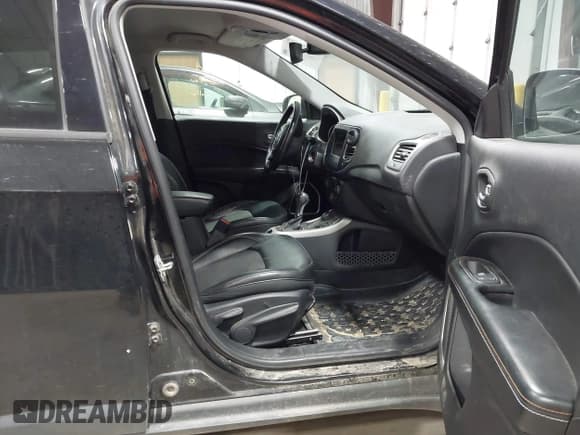 ✅ 2018 Jeep Compass Latitude • VIN: 3C4NJDBB4JT431678 • Lot: 43570429. Listed on IAAI with 136,800 mi. Free auction sales archive from the USA and detailed vehicle history report at DreamBid. Image 5.