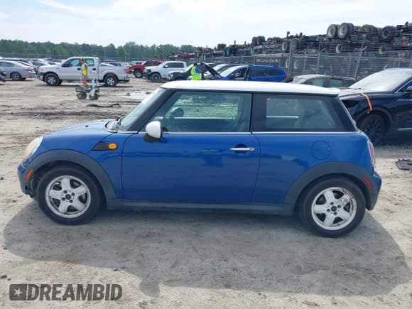✅ 2008 MINI Hardtop • VIN: WMWMF33508TU65801 • Lot: 42863505. Wystawiony na IAAI z przebiegiem 178 141 mil. Bezpłatny archiwum sprzedaży aukcyjnych z USA i szczegółowy raport historii pojazdu na DreamBid. Zdjęcie 15.