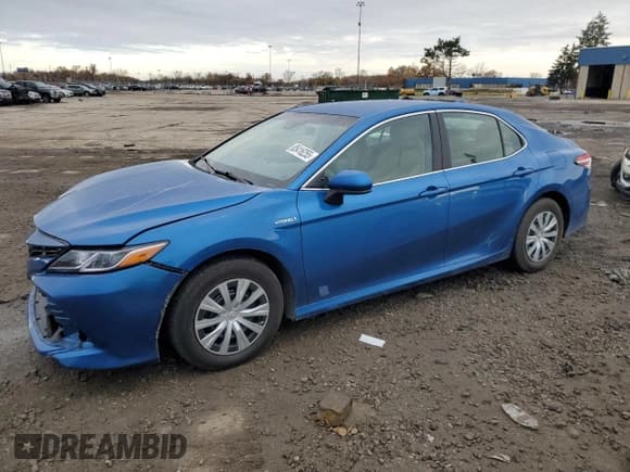 ✅ 2020 Toyota Camry Hybrid LE • VIN: 4T1C31AK0LU017206 • Лот: 85416255. Опубликован ранее на Copart с пробегом 92 077 миль. Бесплатный доступ к архиву аукционных продаж из США и подробный отчёт об истории автомобиля на DreamBid. Изображение 1.
