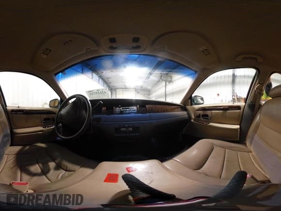 ✅ 1998 Lincoln Town Car Signature • VIN: 1LNFM82W8WY720232 • Lot: 42125723. Listed on IAAI with 132,494 mi. Free auction sales archive from the USA and detailed vehicle history report at DreamBid. Image 19.