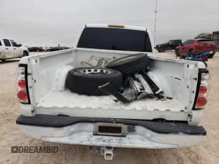 ✅ 1999 Chevrolet Silverado 2500 LS • VIN: 1GCFC29U5XZ120983 • Lot: 50229435. Wystawiony na Copart z przebiegiem Nie podano. Bezpłatny archiwum sprzedaży aukcyjnych z USA i szczegółowy raport historii pojazdu na DreamBid. Zdjęcie 6.