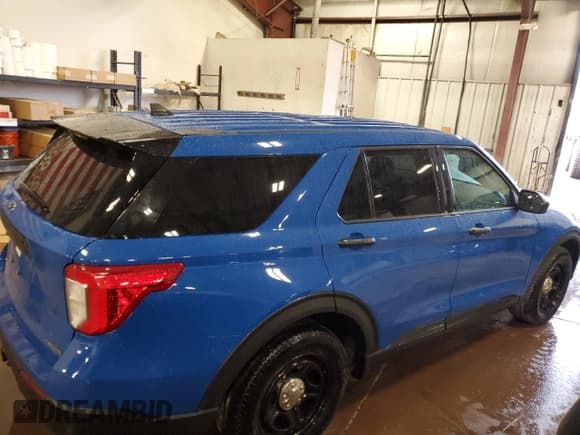 ✅ 2021 Ford Police Interceptor Utility • VIN: 1FM5K8AW1MNA19128 • Lot: 93094895. Wystawiony na Copart z przebiegiem 94 192 mil. Bezpłatny archiwum sprzedaży aukcyjnych z USA i szczegółowy raport historii pojazdu na DreamBid. Zdjęcie 3.