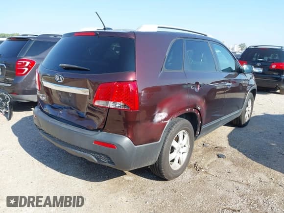 ✅ 2013 Kia Sorento LX • VIN: 5XYKT4A28DG328077 • Lot: 43037146. Listed on IAAI with 231,124 mi. Free auction sales archive from the USA and detailed vehicle history report at DreamBid. Image 4.