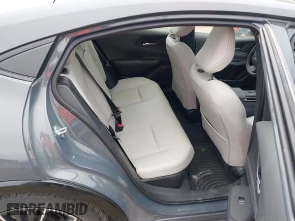 ✅ 2024 Toyota Prius LE • VIN: JTDACAAU8R3028529 • Lot: 42079826. Wystawiony na IAAI z przebiegiem 7 849 mil. Bezpłatny archiwum sprzedaży aukcyjnych z USA i szczegółowy raport historii pojazdu na DreamBid. Zdjęcie 8.