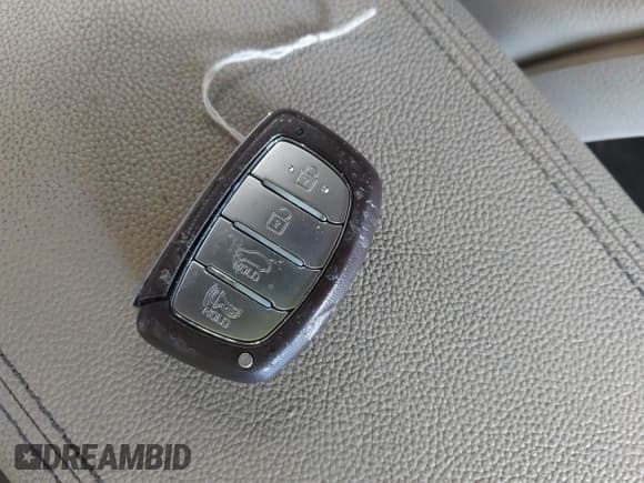 ✅ 2018 Hyundai Sonata SEL • VIN: 5NPE34AF8JH668432 • Lot: 42983335. Listed on IAAI with 57,185 mi. Free auction sales archive from the USA and detailed vehicle history report at DreamBid. Image 11.