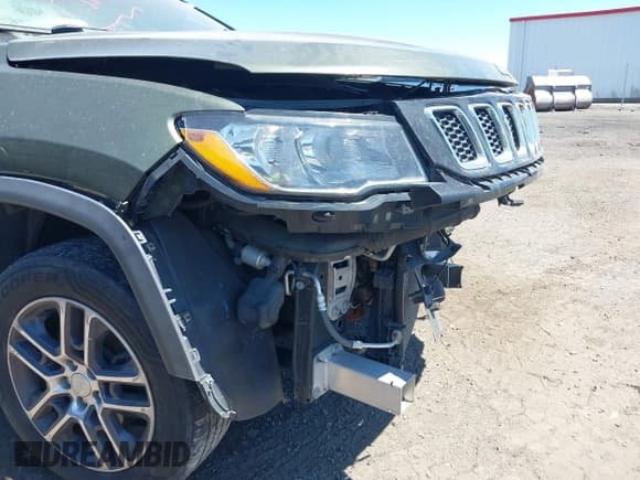 ✅ 2018 Jeep Compass Altitude • VIN: 3C4NJDBB2JT400557 • Лот: 42629821. Опубликован ранее на IAAI с пробегом 127 397 миль. Бесплатный доступ к архиву аукционных продаж из США и подробный отчёт об истории автомобиля на DreamBid. Изображение 19.