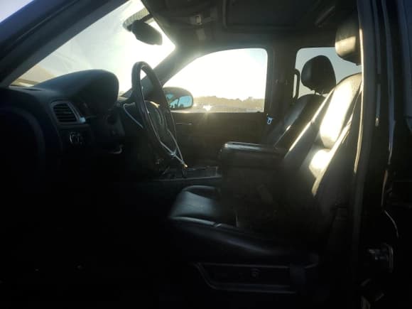 ✅ 2013 GMC Yukon XL Denali • VIN: 1GKS2MEF0DR236399 • Lot: 85902805. Listed on Copart with 134,000 mi. Free auction sales archive from the USA and detailed vehicle history report at DreamBid. Image 7.