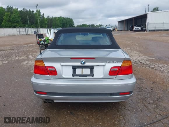 ✅ 2004 BMW 3 Series 325Ci • VIN: WBABW33454PL33523 • Lot: 42222525. Listed on IAAI with 123,593 mi. Free auction sales archive from the USA and detailed vehicle history report at DreamBid. Image 17.