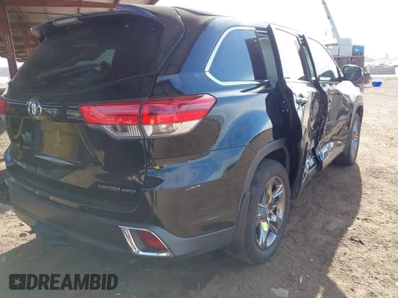 ✅ 2018 Toyota Highlander Limited • VIN: 5TDDZRFH0JS822045 • Lot: 41537591. Wystawiony na IAAI z przebiegiem 92 291 mil. Bezpłatny archiwum sprzedaży aukcyjnych z USA i szczegółowy raport historii pojazdu na DreamBid. Zdjęcie 4.