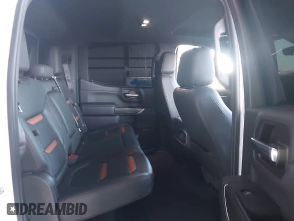 ✅ 2020 GMC Sierra 1500 AT4 • VIN: 1GTP9EEL3LZ144565 • Lot: 43379605. Wystawiony na IAAI z przebiegiem 45 024 mil. Bezpłatny archiwum sprzedaży aukcyjnych z USA i szczegółowy raport historii pojazdu na DreamBid. Zdjęcie 8.