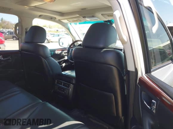 ✅ 2011 Lexus LX 570 • VIN: JTJHY7AX7B4068546 • Lot: 42007088. Wystawiony na IAAI z przebiegiem 272 272 mil. Bezpłatny archiwum sprzedaży aukcyjnych z USA i szczegółowy raport historii pojazdu na DreamBid. Zdjęcie 8.