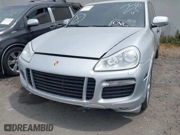 ✅ 2009 Porsche Cayenne GTS • VIN: WP1AD29P39LA60854 • Lot: 42034711. Wystawiony na IAAI z przebiegiem 116 015 mil. Bezpłatny archiwum sprzedaży aukcyjnych z USA i szczegółowy raport historii pojazdu na DreamBid. Zdjęcie 12.