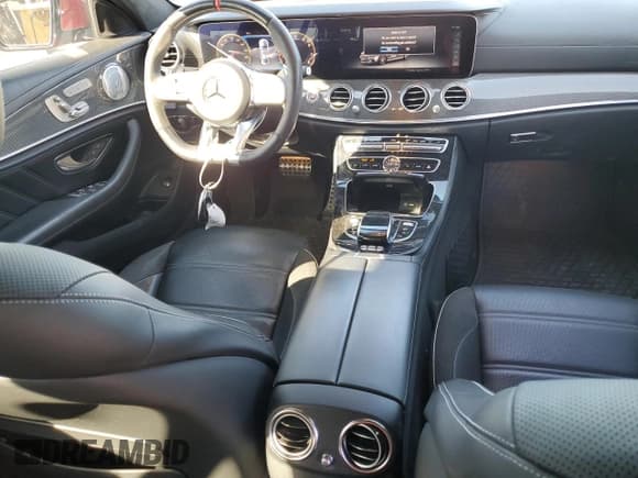 ✅ 2020 Mercedes-Benz E 63 S AMG • VIN: WDDZF8KB0LA700897 • Lot: 46302415. Wystawiony na Copart z przebiegiem 112 929 mil. Bezpłatny archiwum sprzedaży aukcyjnych z USA i szczegółowy raport historii pojazdu na DreamBid. Zdjęcie 8.