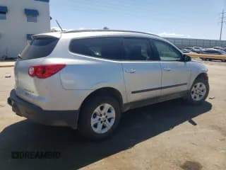 ✅ 2012 Chevrolet Traverse LS • VIN: 1GNKRFED0CJ135210 • Lot: 64256114. Wystawiony na Copart z przebiegiem 188 456 mil. Bezpłatny archiwum sprzedaży aukcyjnych z USA i szczegółowy raport historii pojazdu na DreamBid. Zdjęcie 4.