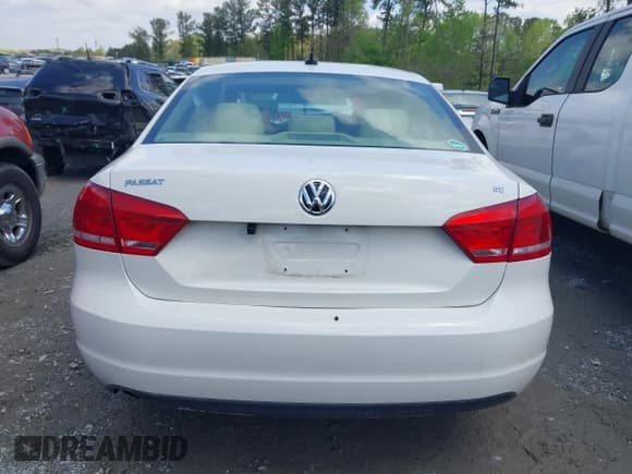 ✅ 2013 Volkswagen Passat SE • VIN: 1VWBH7A34DC141383 • Лот: 41985130. Опубликован ранее на IAAI с пробегом 101 895 миль. Бесплатный доступ к архиву аукционных продаж из США и подробный отчёт об истории автомобиля на DreamBid. Изображение 16.