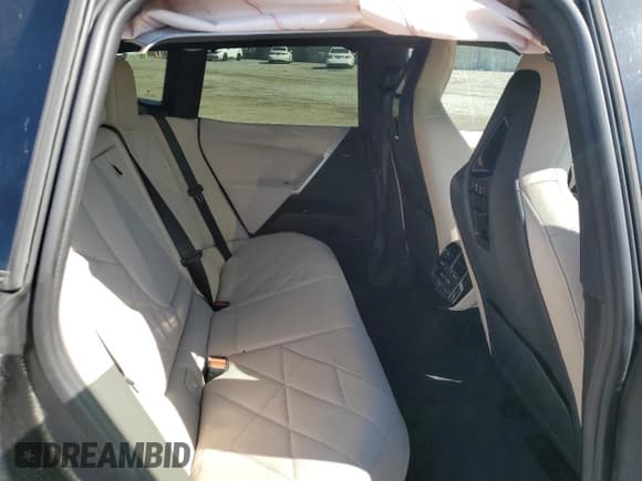 ✅ 2022 BMW iX xDrive50 • VIN: WB523CF05NCK62381 • Лот: 87127045. Опубликован ранее на Copart с пробегом 31 570 миль. Бесплатный доступ к архиву аукционных продаж из США и подробный отчёт об истории автомобиля на DreamBid. Изображение 11.