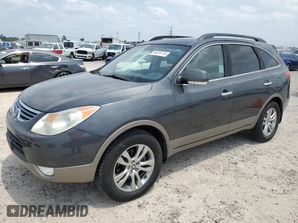 2012 Hyundai Veracruz Limited z VIN KM8NU4CC8CU199721, wystawiony jako Copart lot #56416174 z przebiegiem 225 732 mil mil oraz Czysty tytuł • Clean title. Historia ofert i sprzedaży dostępna na DreamBid. Obrazek 1.