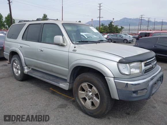 ✅ 1999 Toyota 4Runner SR5 • VIN: JT3GN86R3X0109068 • Lot: 43110919. Listed on IAAI with 258,462 mi. Free auction sales archive from the USA and detailed vehicle history report at DreamBid. Image 1.